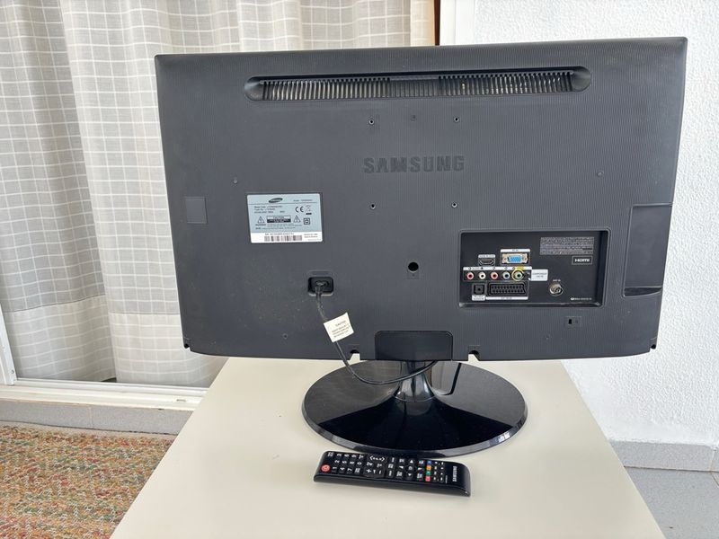 Televisor LED Samsung 27” afbeelding 2