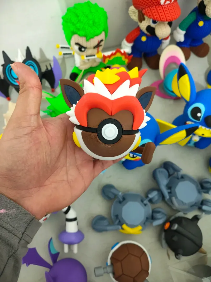 Figura coleccionable de Primeape en formato Pokeball afbeelding 3