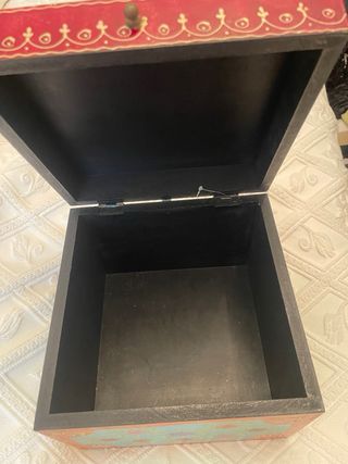 Caja de madera decorada