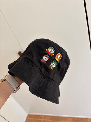Gorro bucket con estampado South Park