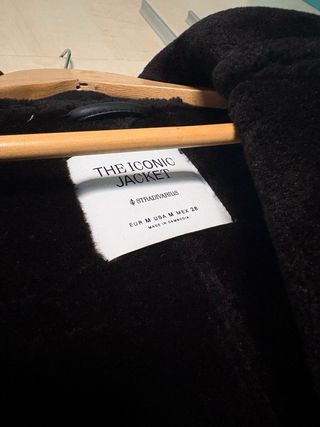 Abrigo Stradivarius negro pelo