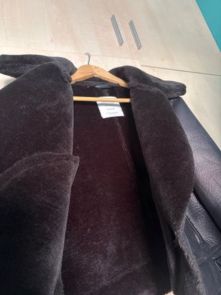 Abrigo Stradivarius negro pelo