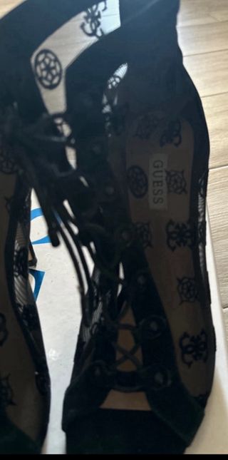 Tacones Guess Encaje Negro