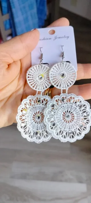 Orecchini pizzo bianco con strass