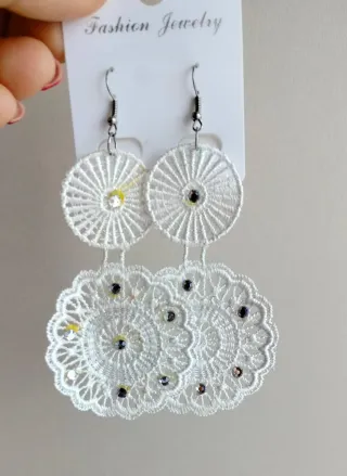 Orecchini pizzo bianco con strass