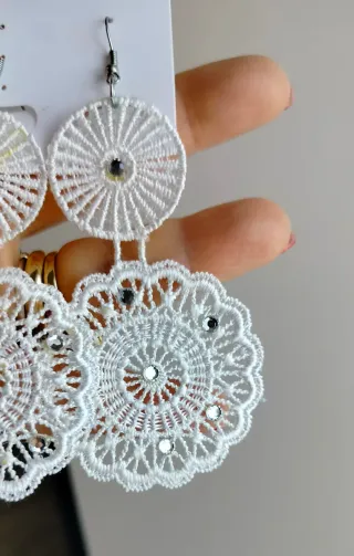 Orecchini pizzo bianco con strass