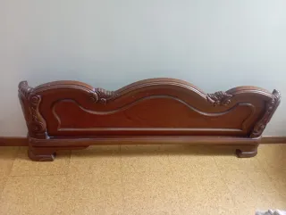 Cabecero de cama antiguo de madera