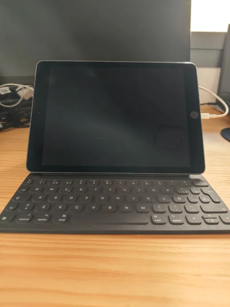 iPad Pro 128GB Plata con SIM y Teclado afbeelding 2