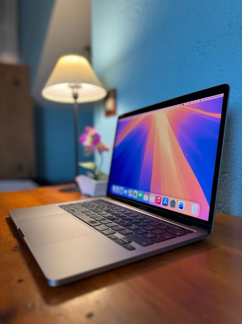 MacBook Pro 13 pulgadas 2020 Touch Bar 256Gb afbeelding 3