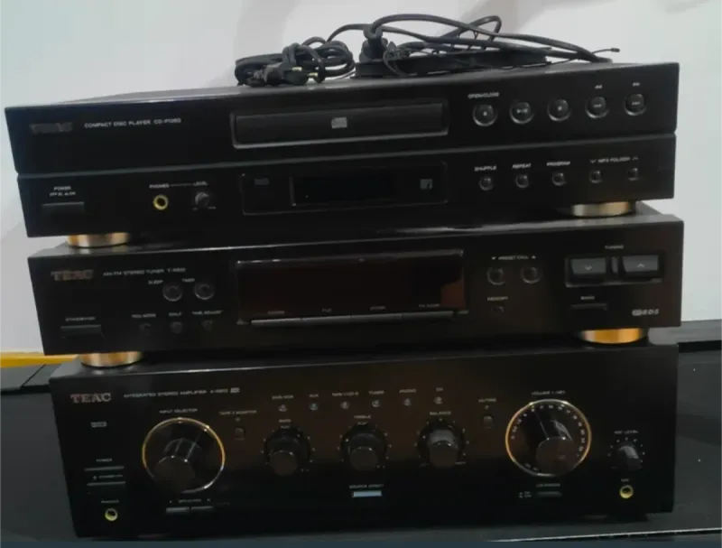 Amplificador TEAC A-R610 + sintonizador afbeelding 2