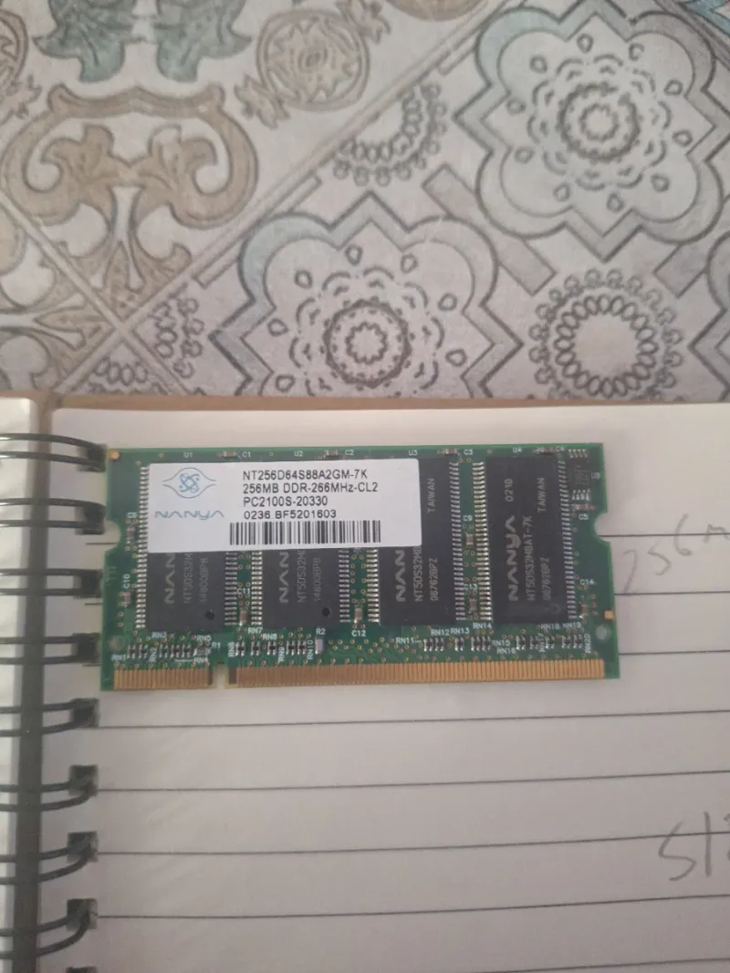 2x Módulos RAM Nanya 256MB DDR-266MHz CL2