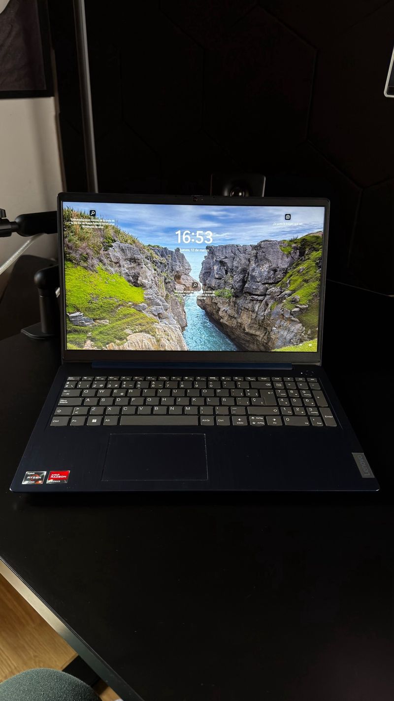 Portátil Lenovo Ideapad 3 con case protector afbeelding 2