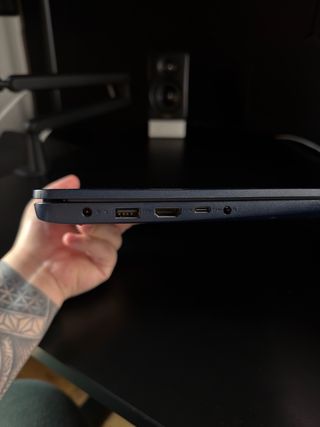 Portátil Lenovo Ideapad 3 con case protector