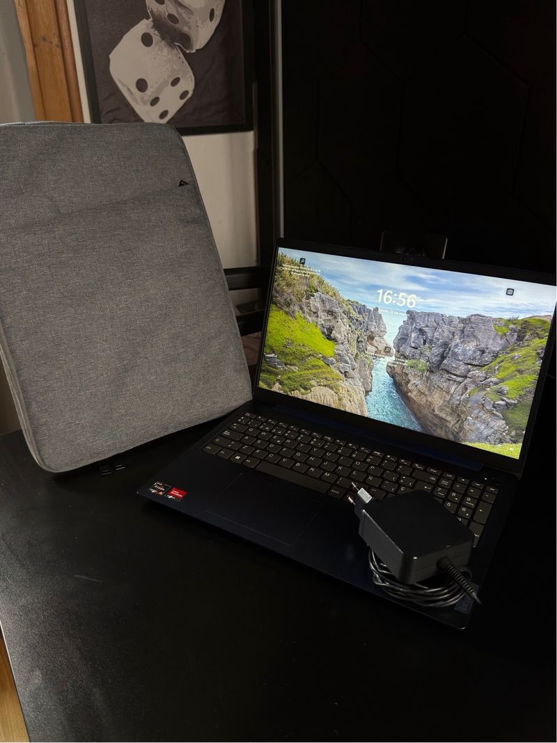 Portátil Lenovo Ideapad 3 con case protector afbeelding 3