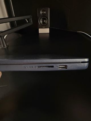 Portátil Lenovo Ideapad 3 con case protector