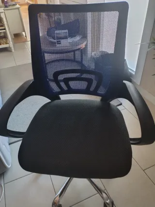 Silla de escritorio ergonómica negra y azul