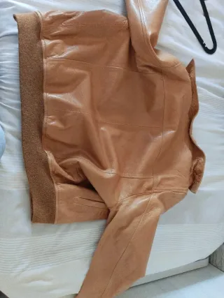 Cazadora de cuero marrón