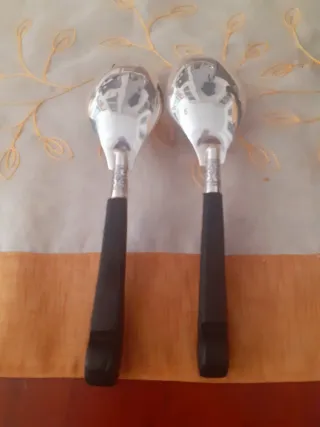 Cubiertos de servir plata y madera