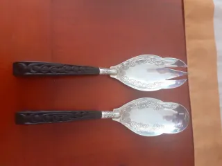 Cubiertos de servir plata y madera