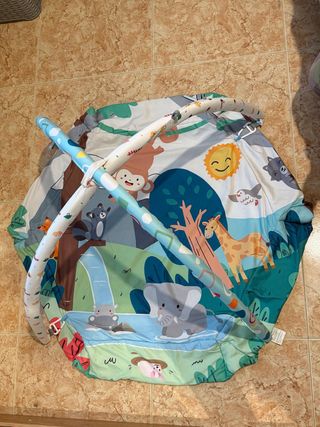 Parque infantil para bebés con gimnasio