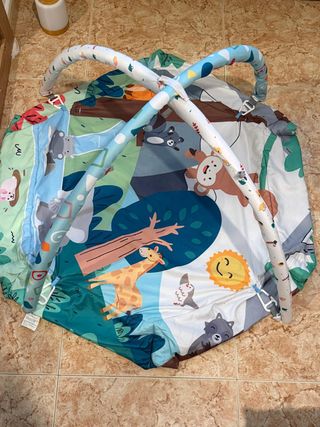 Parque infantil para bebés con gimnasio