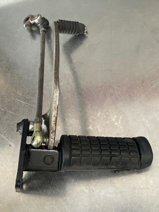 Estribera Izquierda Intruder 125 2005