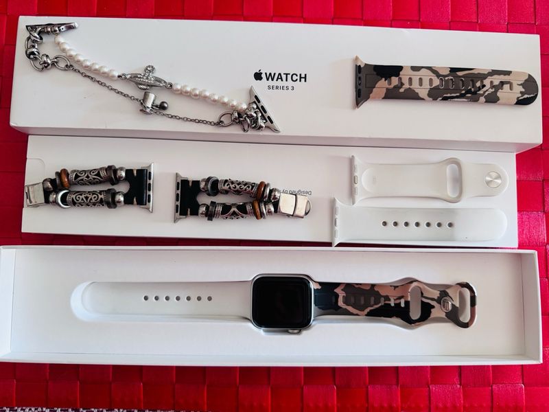 Apple Watch Series 3 - 38 mm con correas y caja