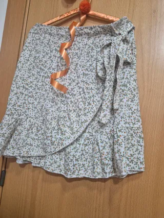 Falda estampada con lazo