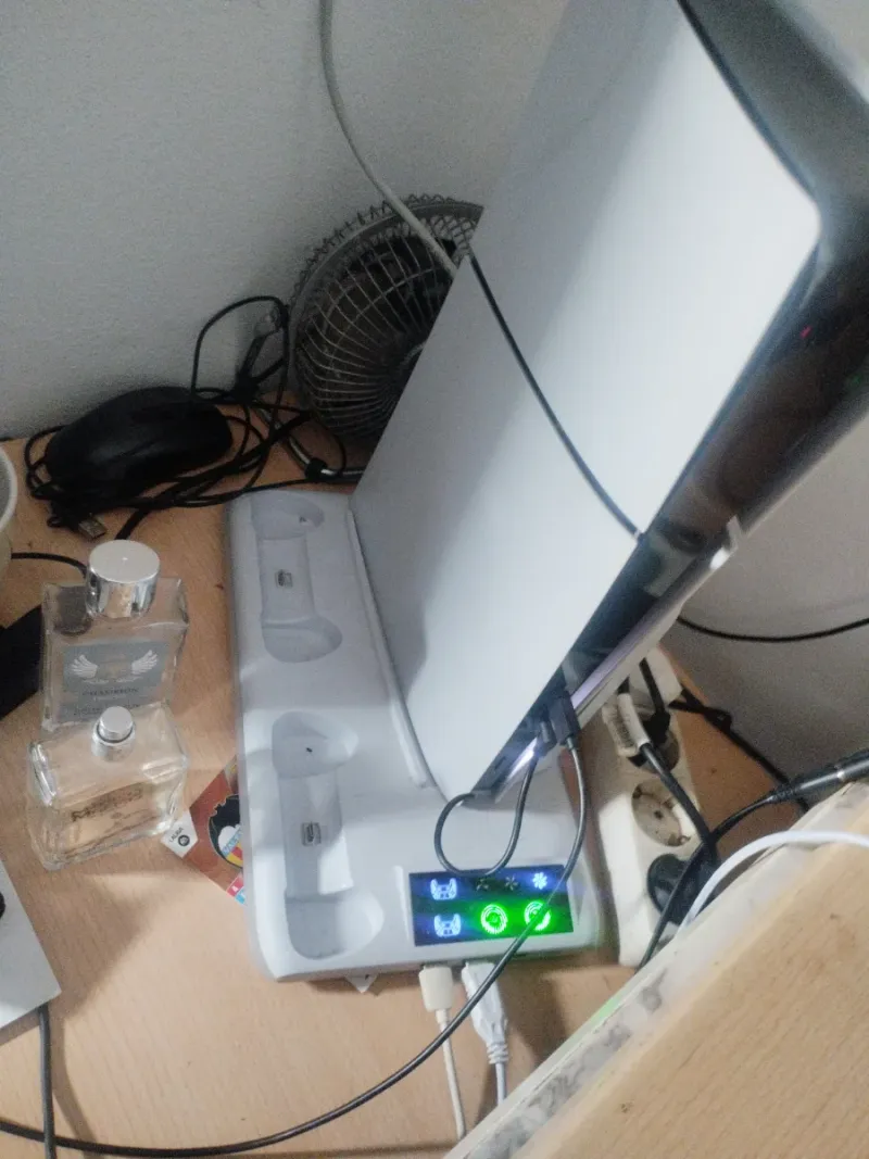 Base Carga PS5 con Ventilador y Luces LED