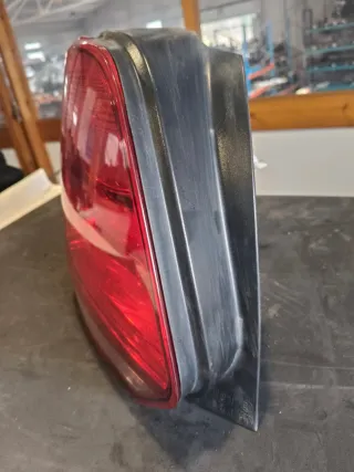 Piloto trasero izq. VW Polo 6R