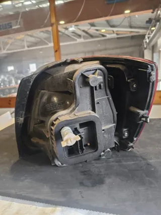 Piloto trasero izq. VW Polo 6R