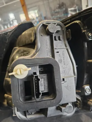 Piloto trasero izq. VW Polo 6R