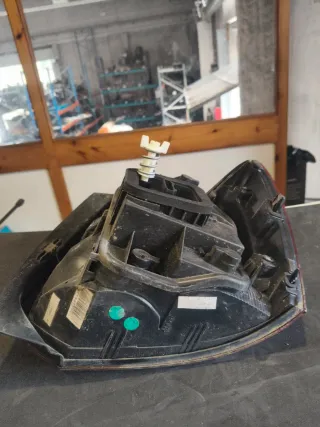 Piloto trasero izq. VW Polo 6R