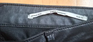 Pantalón efecto piel negro