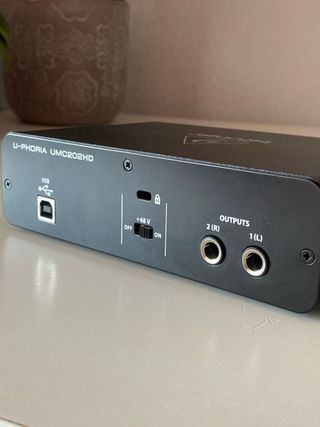 Behringer U-PHORIA UMC202HD Interfaz de Audio