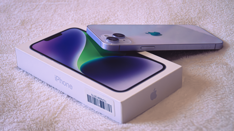 iPhone 14 Plus Morado/Plateado
