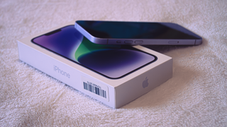 iPhone 14 Plus Morado/Plateado