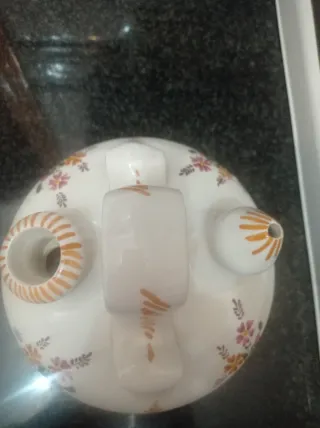 Botijo de cerámica pintado a mano