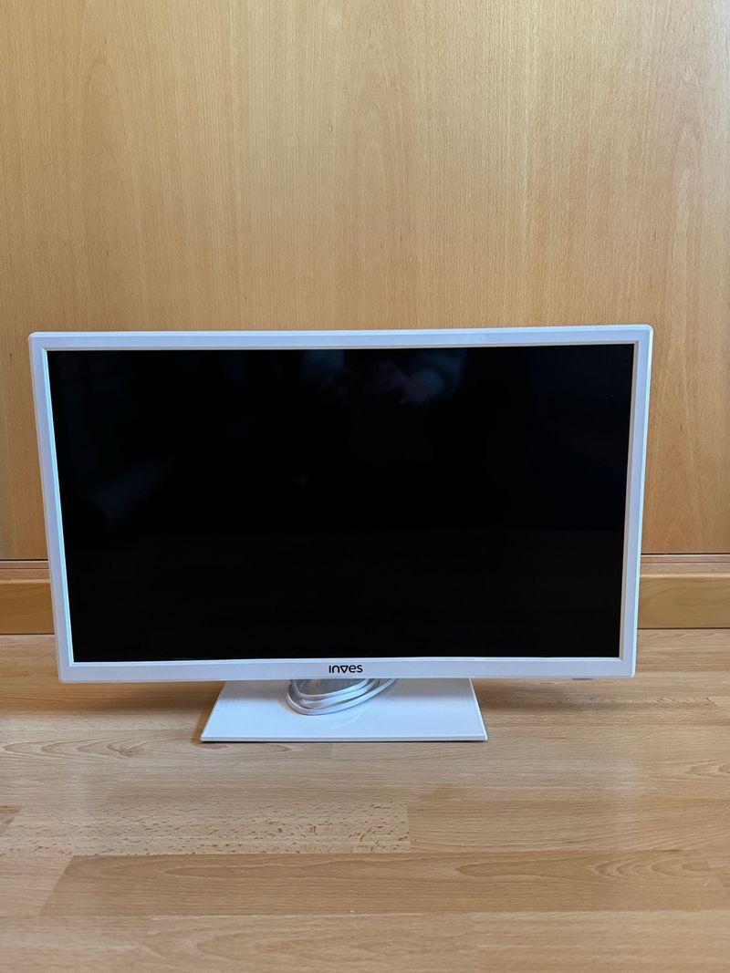 TV y Monitor LED Inves Blanco 24 pulgadas