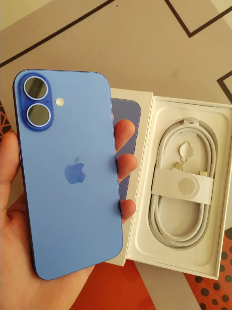 iPhone 16 Azul
