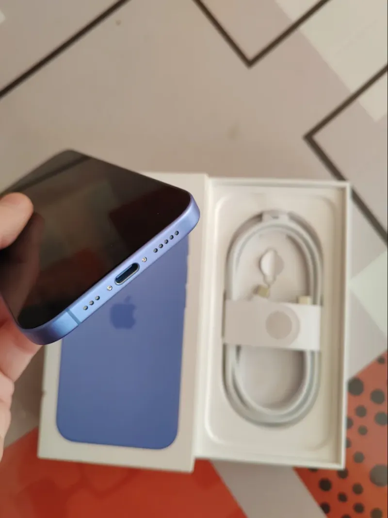 iPhone 16 Azul afbeelding 6