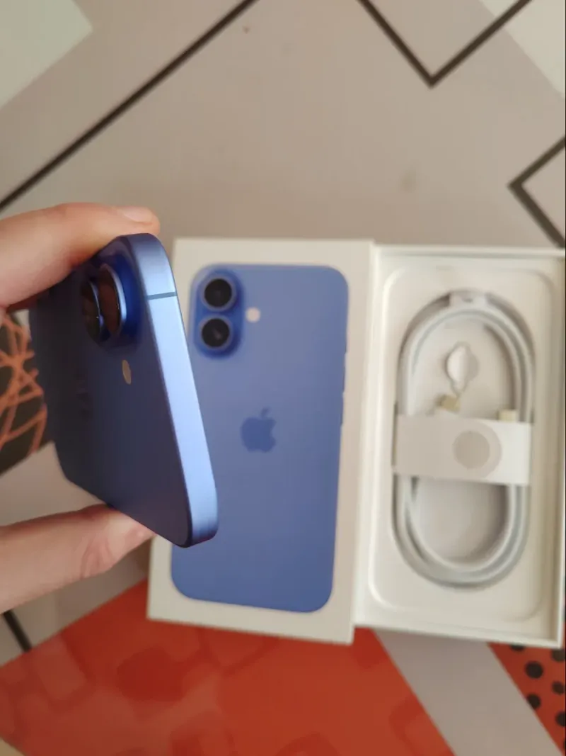 iPhone 16 Azul afbeelding 8