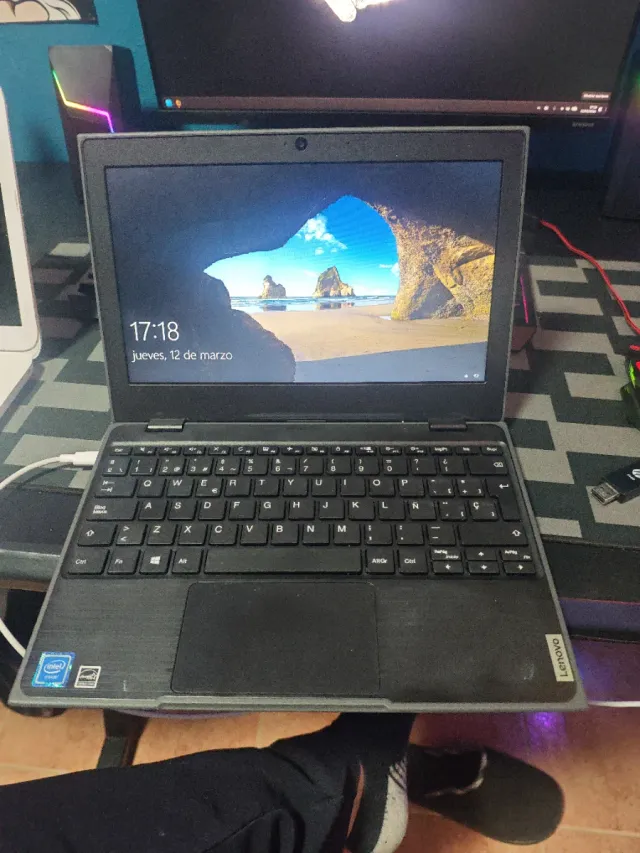 Portátil Lenovo Negro