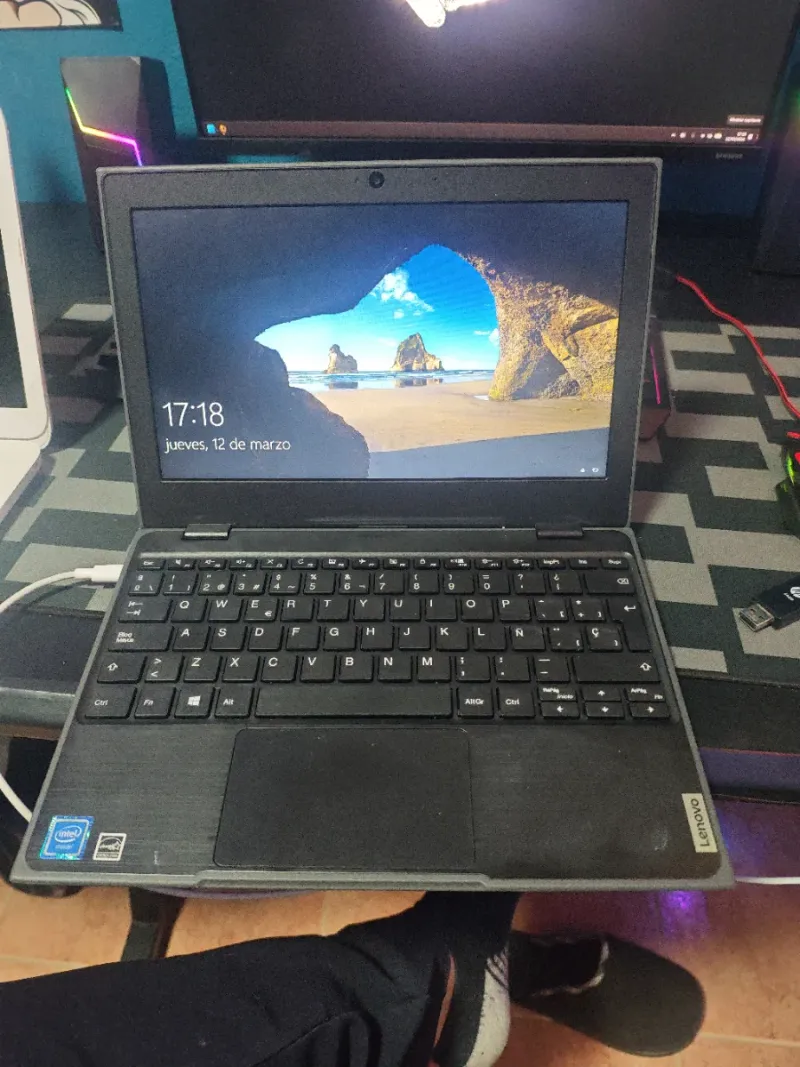 Portátil Lenovo Negro