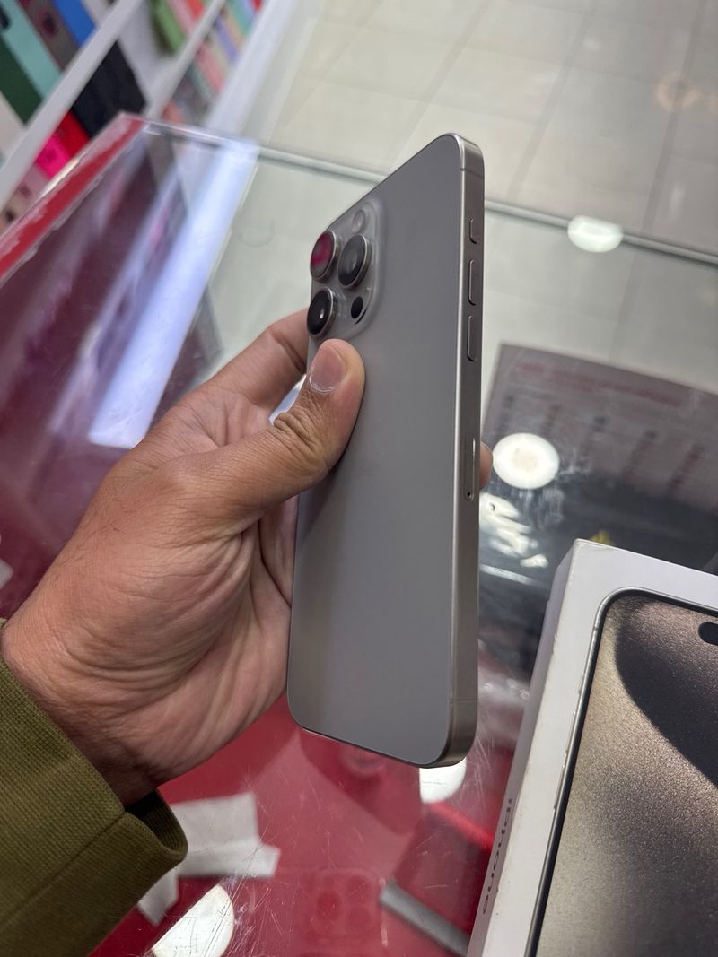 iPhone 15 Pro Max 256GB Batería 90% afbeelding 3