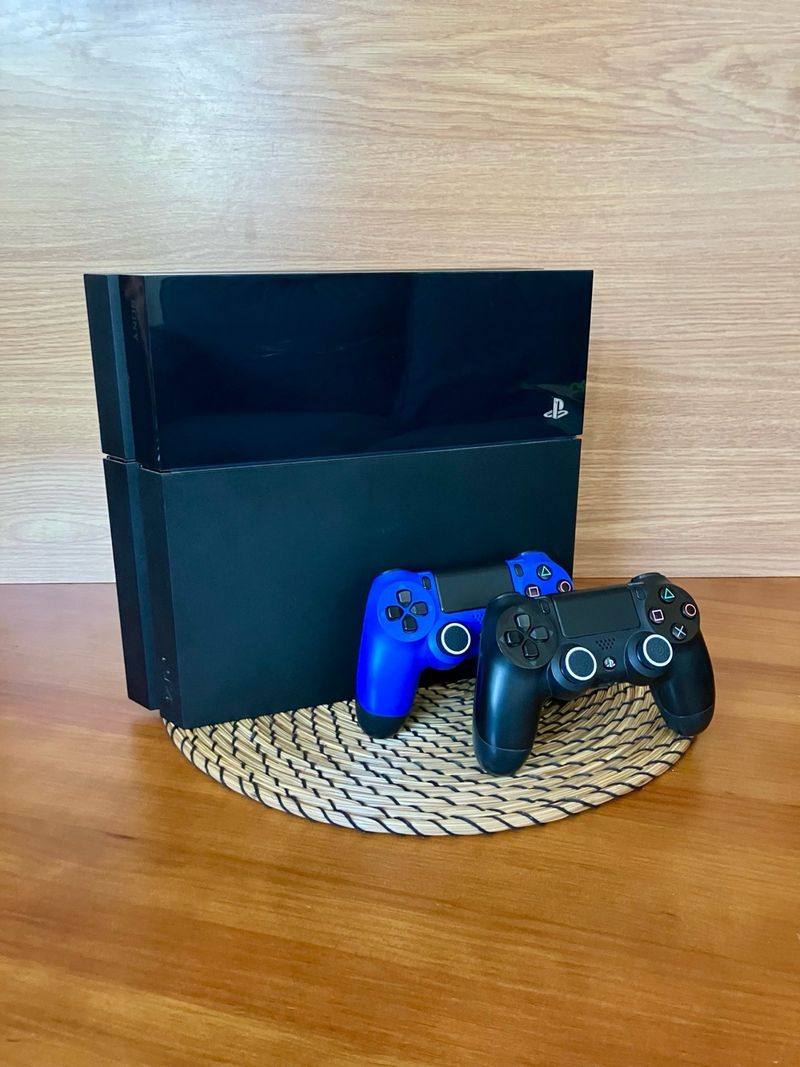 PlayStation 4 + 2 mandos