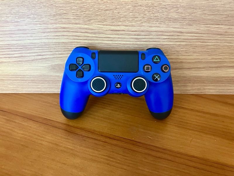 PlayStation 4 + 2 mandos afbeelding 4