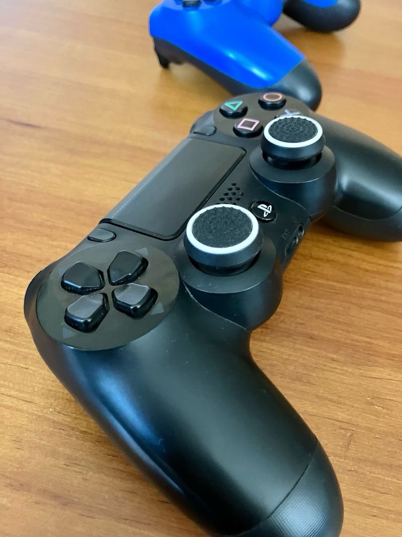 PlayStation 4 + 2 mandos afbeelding 6