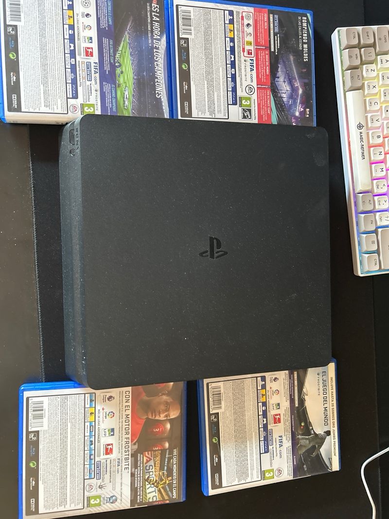 Consola PS4 Negra + 4 Juegos FIFA afbeelding 2