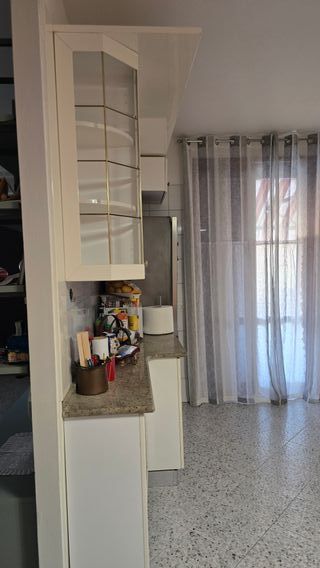 Cucina su misura beige e bianca